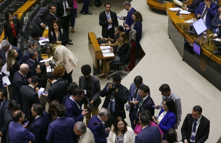 Congresso aprova usar emendas para salários de profissionais da saúde