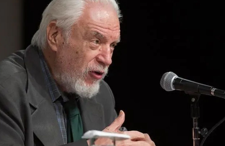Escritor Cícero Sandroni, membro da ABL, morre aos 90 anos