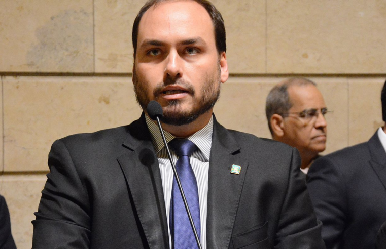 PF diz que Bolsonaro e Carlos integravam organização criminosa na Abin