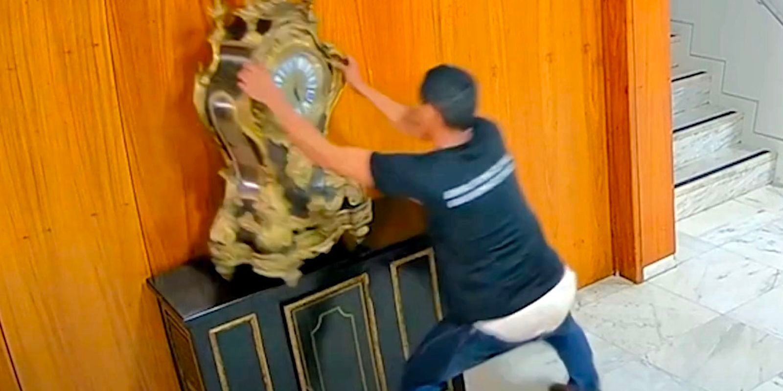Justiça solta homem que quebrou relógio histórico em atos golpistas