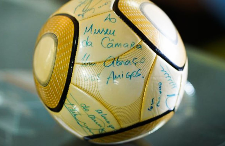 Moraes vota por condenar acusado de furtar bola autografada por Neymar