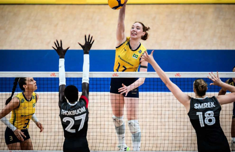 Seleção feminina de vôlei sofre, mas bate Canadá na Liga das Nações