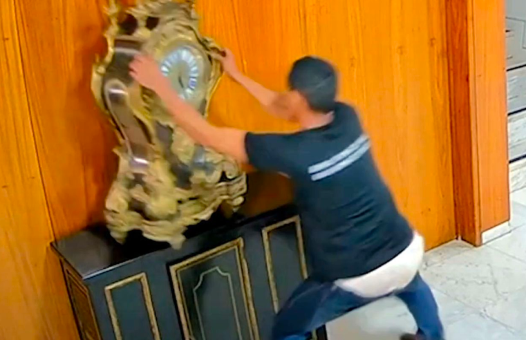 Juiz diz que errou ao soltar homem que quebrou relógio histórico