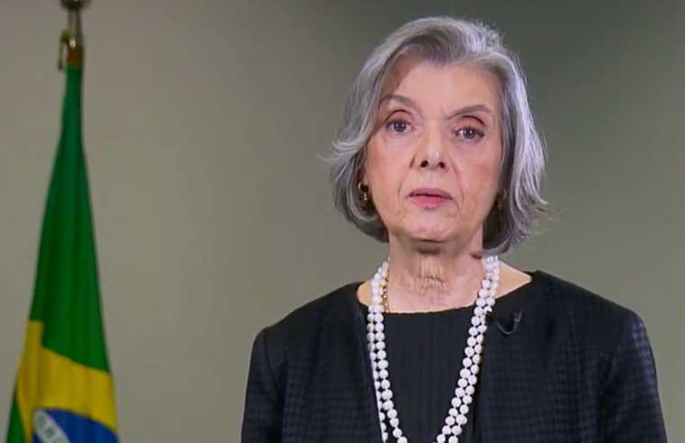 Cármen Lúcia vota pela responsabilização das redes por postagem ilegal
