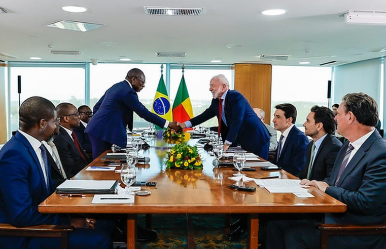 Lula e presidente do Benin discutem agricultura e conexão aérea