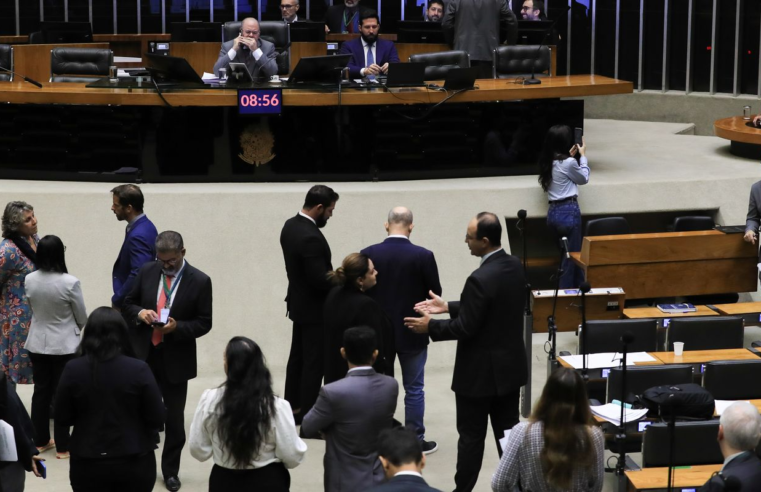 Plenário da Câmara repercute derrubada de decreto sobre IOF