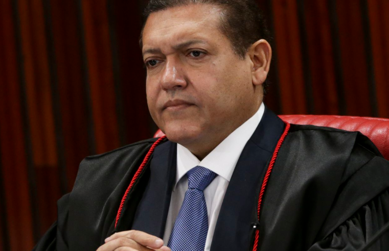 Nunes Marques inicia último voto sobre responsabilização das redes