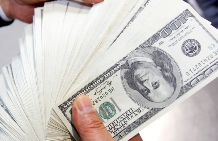 Dólar sobe para R$ 5,58 com agravamento de tensões com EUA