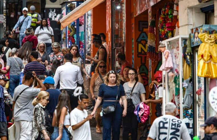Pirataria é fiscalizada e combatida, dizem lojistas da 25 de Março