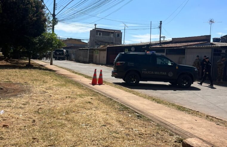 PMDF ativa Operação Gerente e BOPE negocia rendição de homem armado com facão na QNL 22