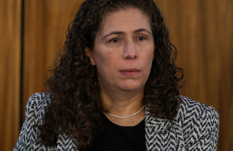 Ministra afirma que “cortar na carne” é tirar serviços da população