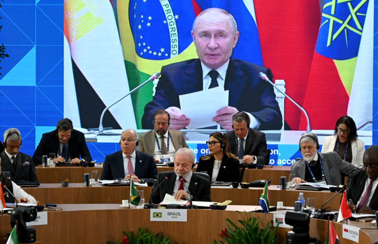 Putin defende Brics como organização-chave com influência em expansão