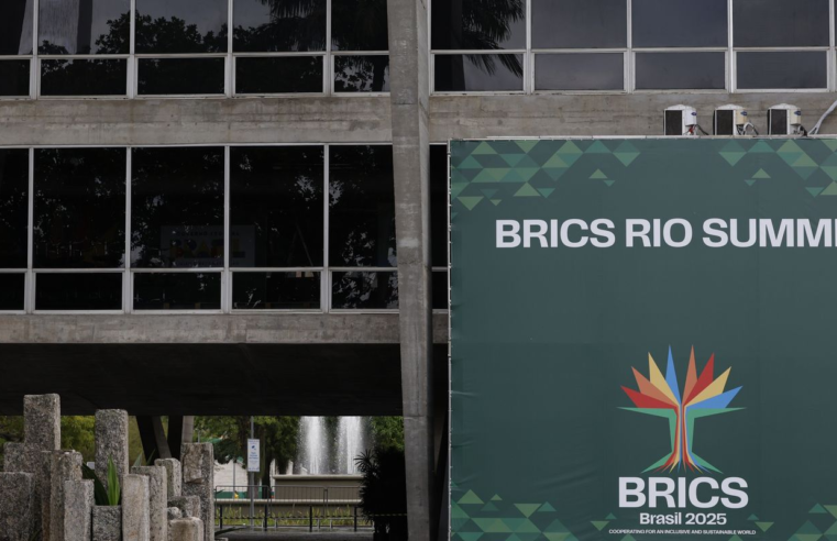 Sanções unilaterais prejudicam direitos humanos, dizem Brics