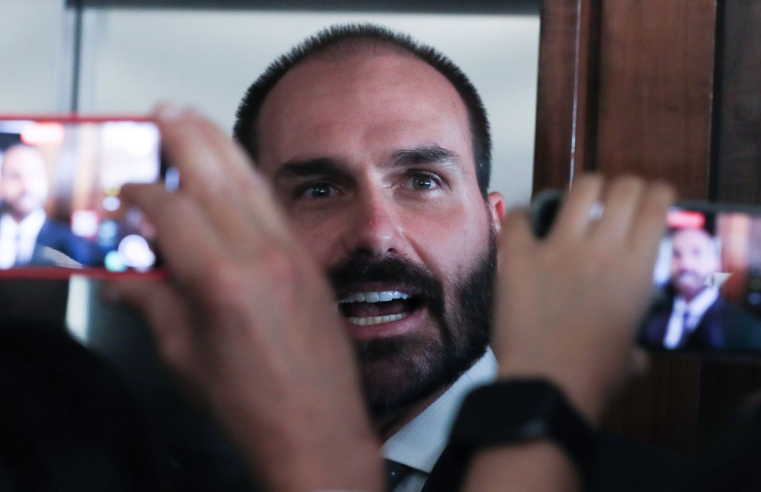 Moraes prorroga inquérito que investiga Eduardo Bolsonaro