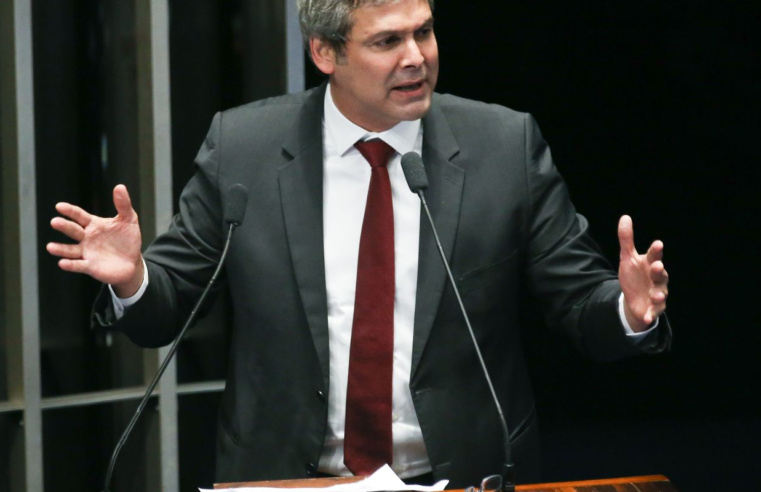 Líder do PT na Câmara diz que tarifas de Trump são ataque à democracia