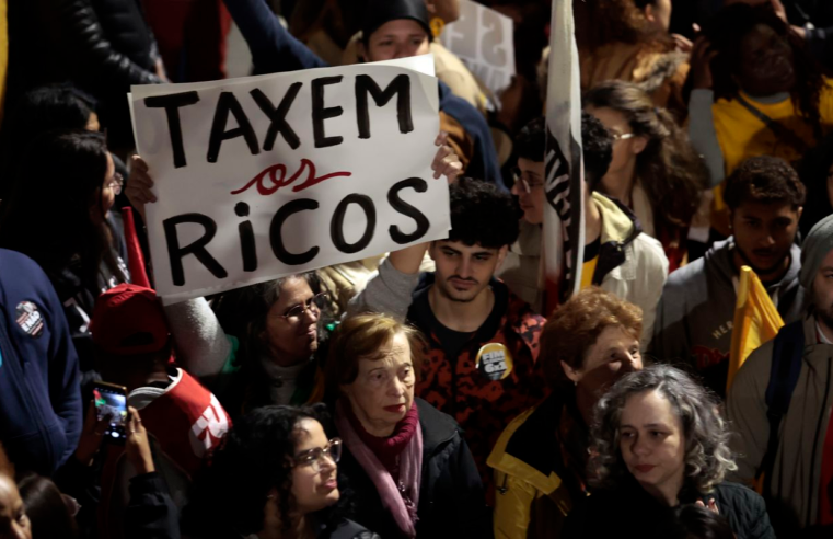 Ato na Avenida Paulista pede taxação de super-ricos e condena tarifaço