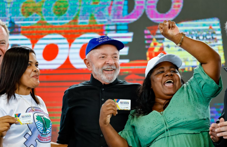 Lula anuncia R$ 3,7 bi para atingidos por lama da barragem em Mariana