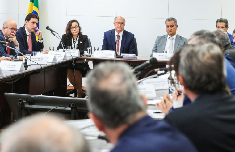 Governo busca negociação com EUA e pede apoio de empresários