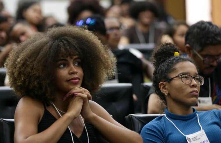 Pós-graduação “ainda é concentrada na população branca”, aponta estudo