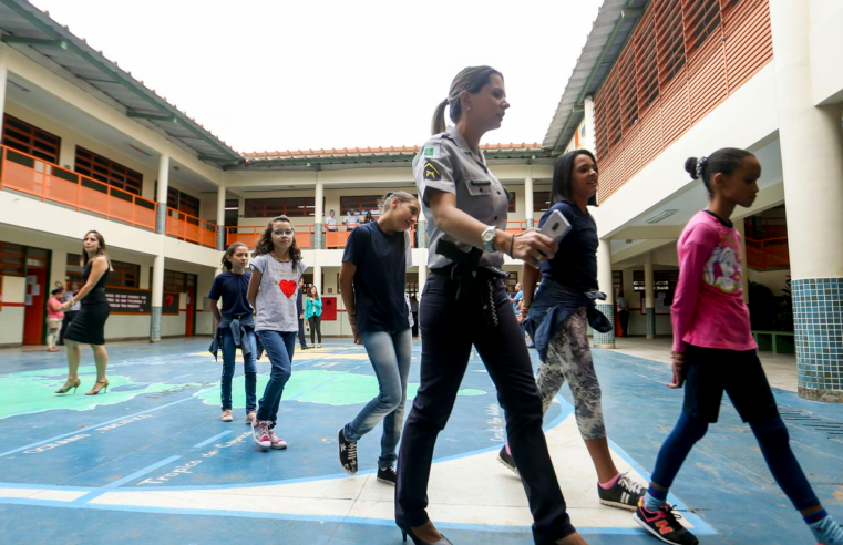Estudantes se articulam contra o modelo cívico-militar em Minas Gerais
