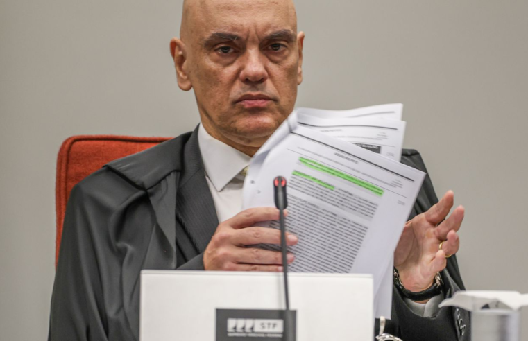 Eduardo aumenta ilícitos após tornozeleira em Bolsonaro, diz Moraes