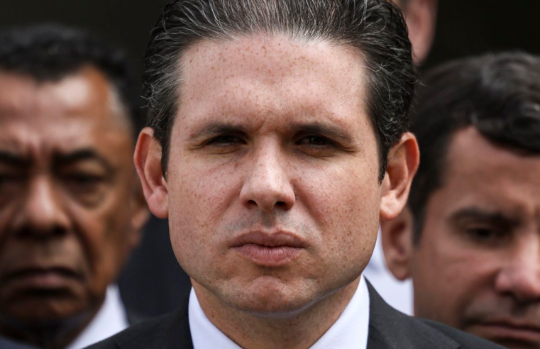 Oposição vai à Câmara, mas Hugo Motta proíbe reunião durante recesso