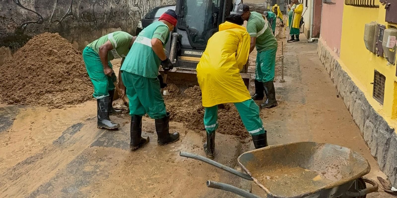 Governo anuncia recursos para construção de moradias em Petrópolis