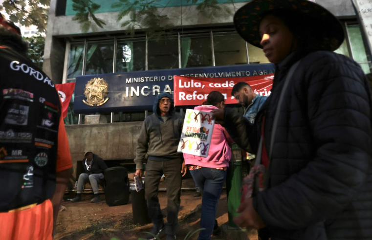 MST ocupa Superintendência do Incra em São Paulo