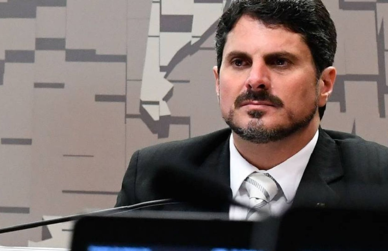 Moraes determina bloqueio de contas do senador Marcos do Val