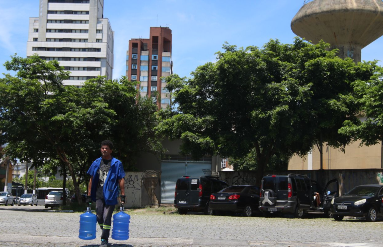 Após privatização, Sabesp registra mais receita, demissão e vazamentos