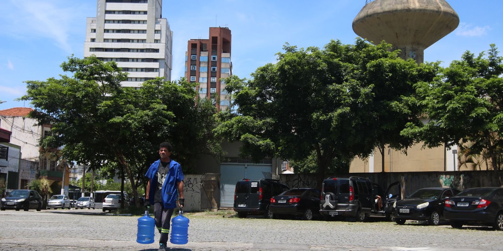 Após privatização, Sabesp registra mais receita, demissão e vazamentos