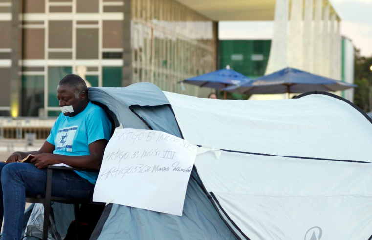 Após ordem de Moraes, deputado aliado de Bolsonaro deixa acampamento