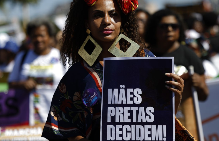 Mulheres negras reivindicam justiça e bem-viver em marcha no Rio
