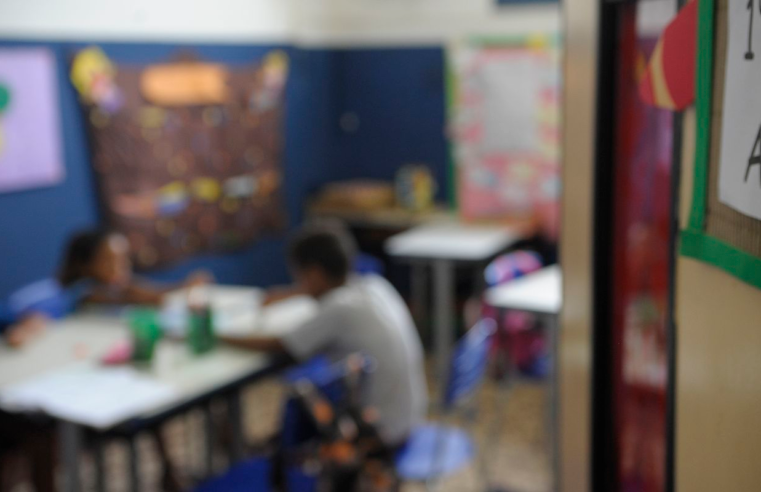 Mais de 300 mil crianças voltaram para a escola em 8 anos, diz Unicef