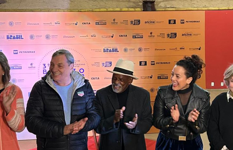 Bonito (MS) inaugura calçada da fama em homenagem ao cinema