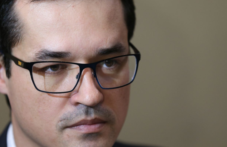 Justiça manda Deltan pagar R$ 135 mil a Lula por caso do PowerPoint