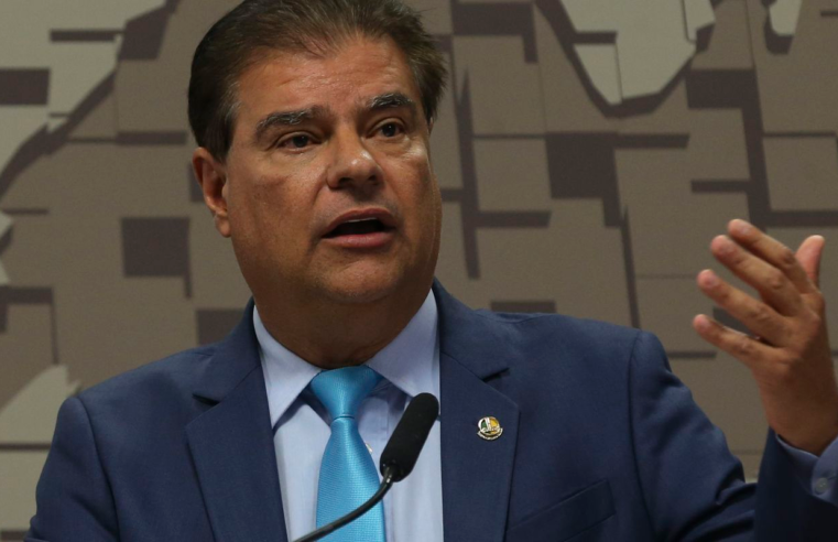 Senadores brasileiros buscam diálogo sobre tarifas impostas por Trump