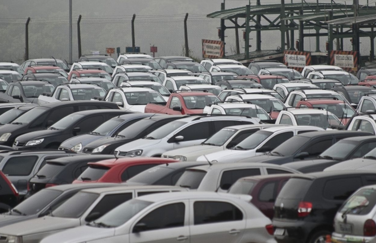 Montadoras tentam influenciar governo em disputa por mercado no Brasil