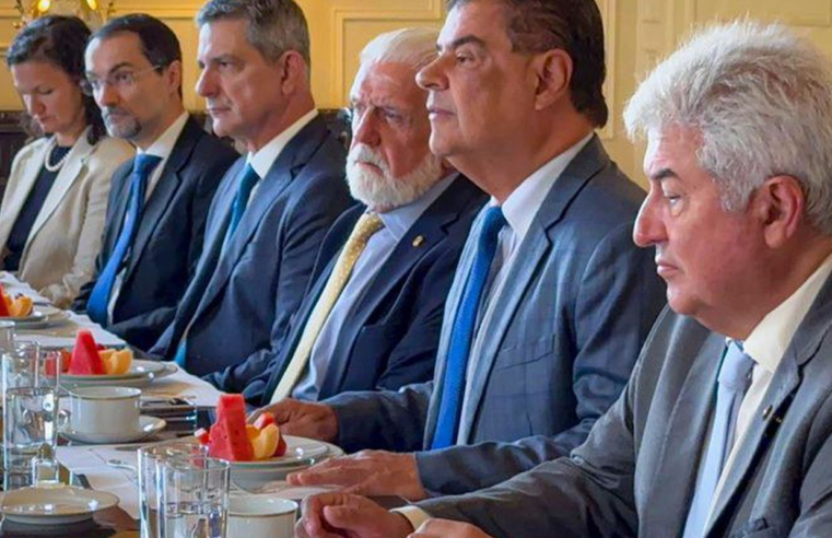 Comitiva de senadores diz que abriu diálogo com autoridades dos EUA