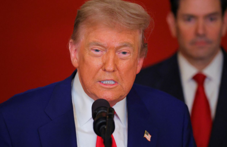 Trump assina tarifa de 50% e considera Brasil ameaça aos EUA