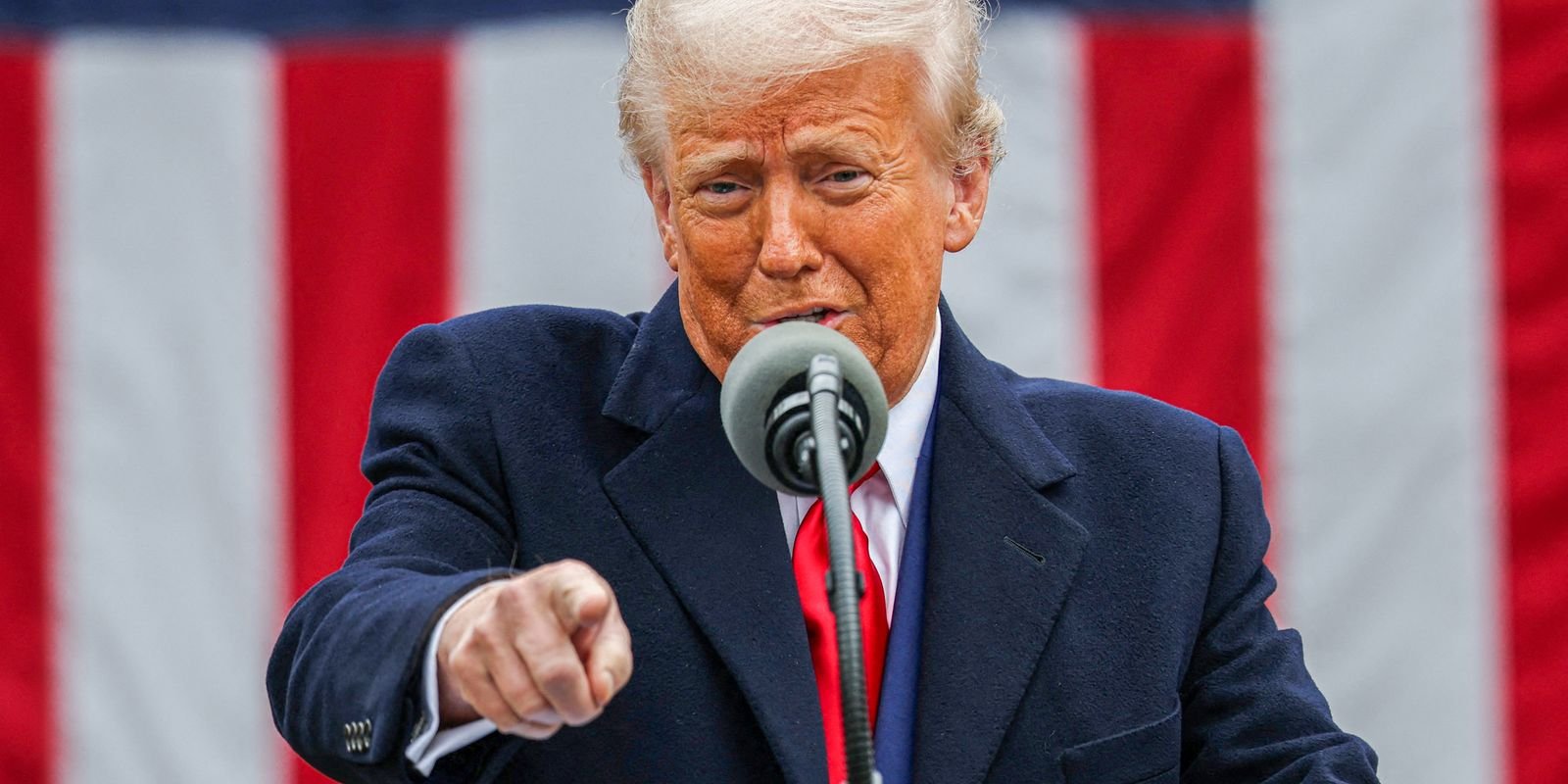 Trump aprova no Congresso corte de impostos e de US$ 1 tri da saúde