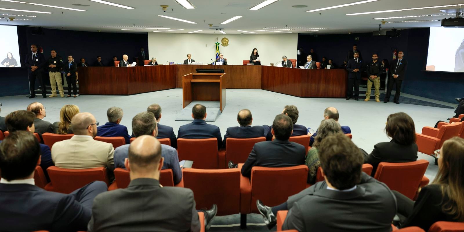 Mais de 3,3 mil pessoas querem acompanhar julgamento de Bolsonaro