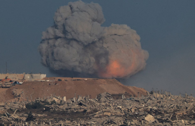 Forças israelenses bombardeiam subúrbios da Cidade de Gaza