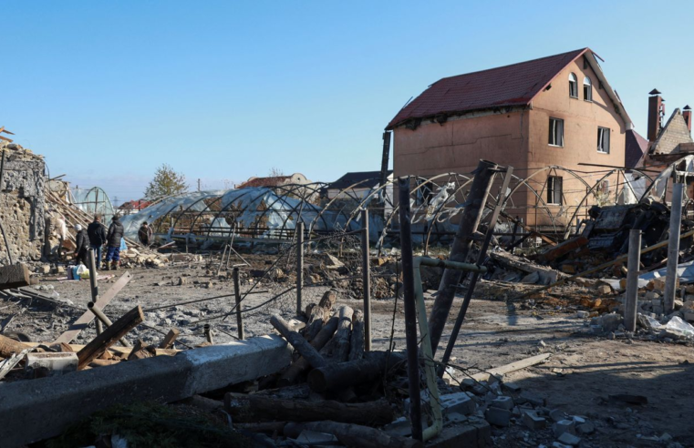 Rússia intensifica ofensiva e conquista nova cidade ucraniana