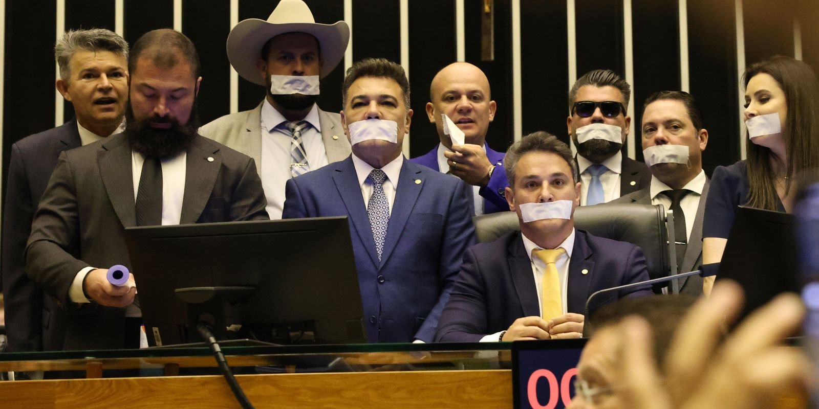 Oposição ocupa plenários por anistia a 8/1 e impeachment de Moraes