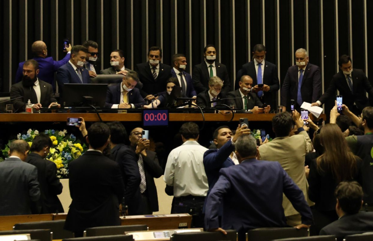 Alcolumbre e Motta pedem diálogo e respeito após ocupação de plenários