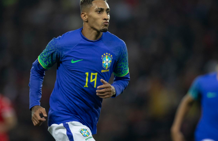 Raphinha e Vinicius Júnior são indicados ao prêmio Bola de Ouro