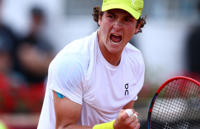 João Fonseca estreia com vitória de virada sobre chinês em Cincinnati