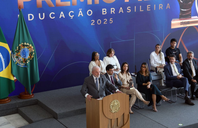 Evasão escolar é questão de Estado, diz Lula na entrega do Prêmio MEC