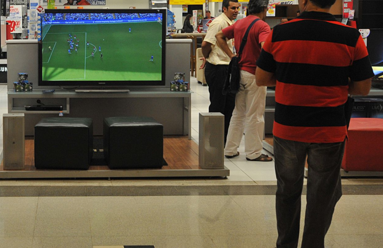 Vendas no comércio recuam 0,1% em junho, 3º mês seguido de queda